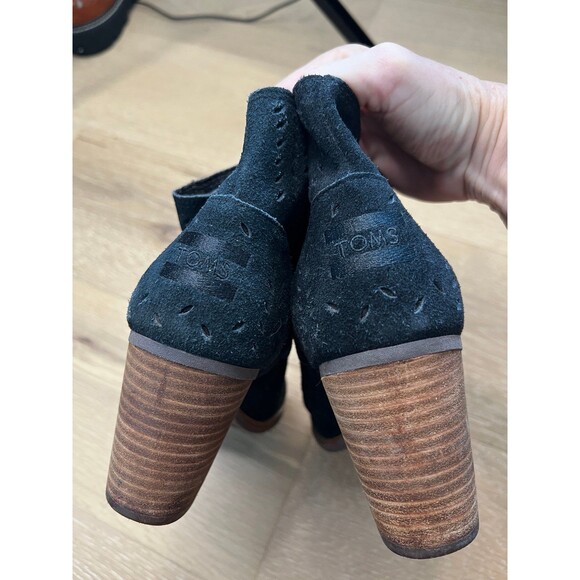 Women's TOMS Black Majorca Perforated Suede Peep Toe Ankle Bootie Block Heel 8.5 - Picture 3 of 7